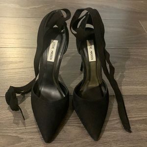 Black Pumps With Ankle Tie